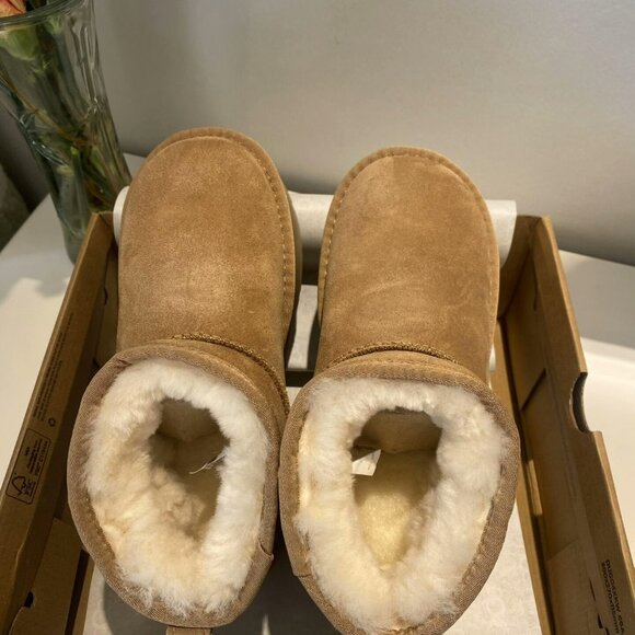 UGG Australia Classic Ultra Mini - Picture 5 of 8